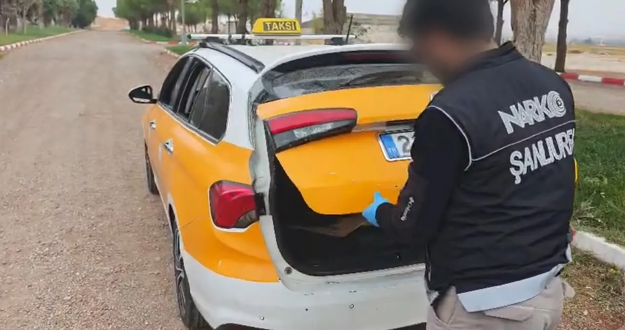 Şanlıurfa’da takside 2 kilo 100 gram skunk bulundu