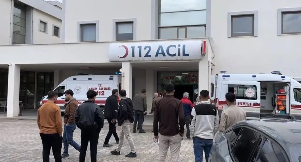 Su dolu asansör çukurunun bulunduğu inşaat alanı