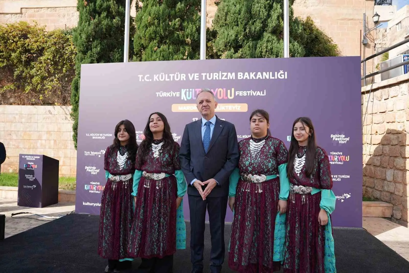 Sakıp Sabancı Mardin Kent Müzesi’ndeki festival açılış programı ve sergi ziyaretlerinden genel görünüm