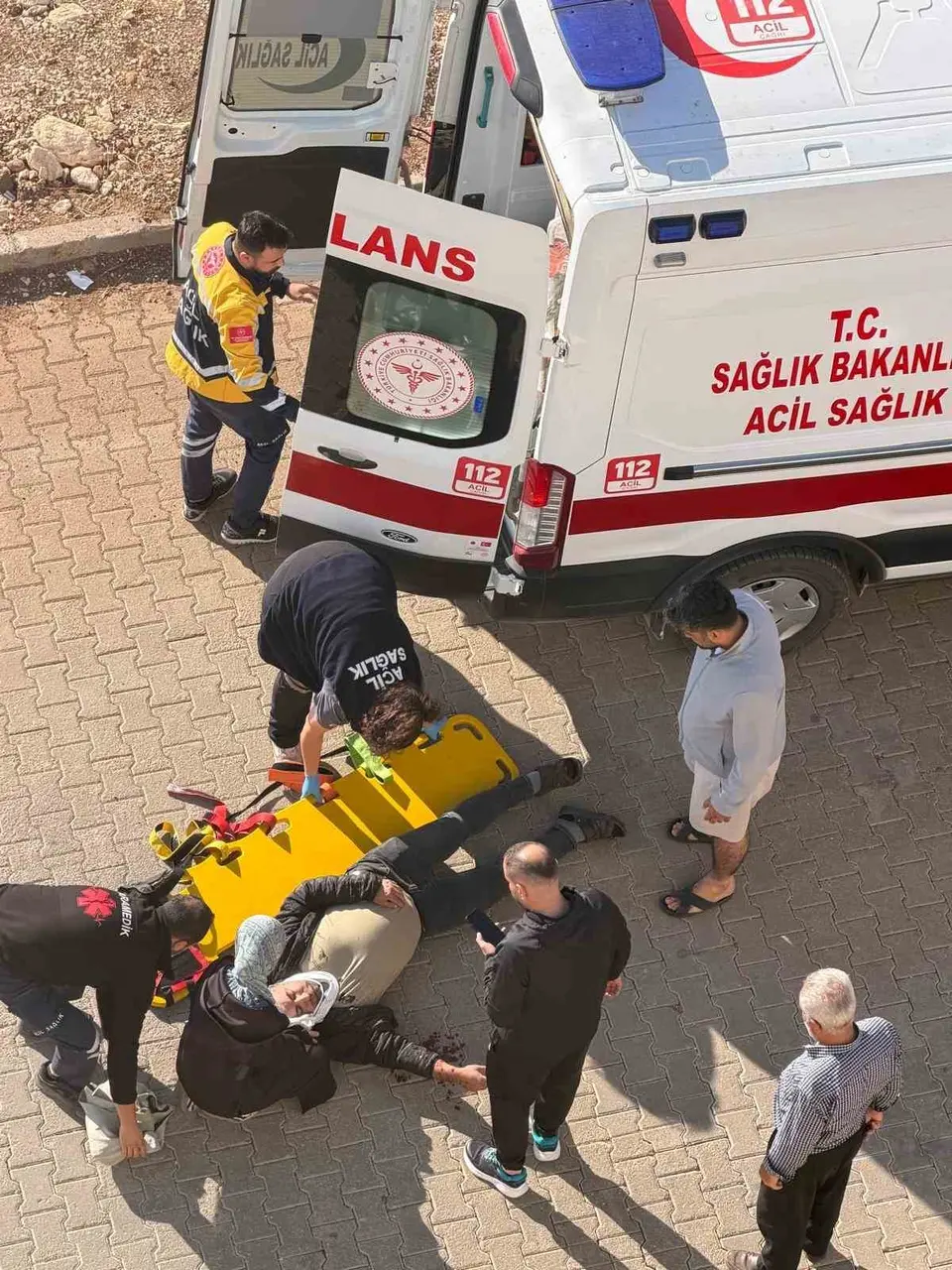 Adıyaman’da karşıya geçmek isteyen yayaya otomobil çarptı