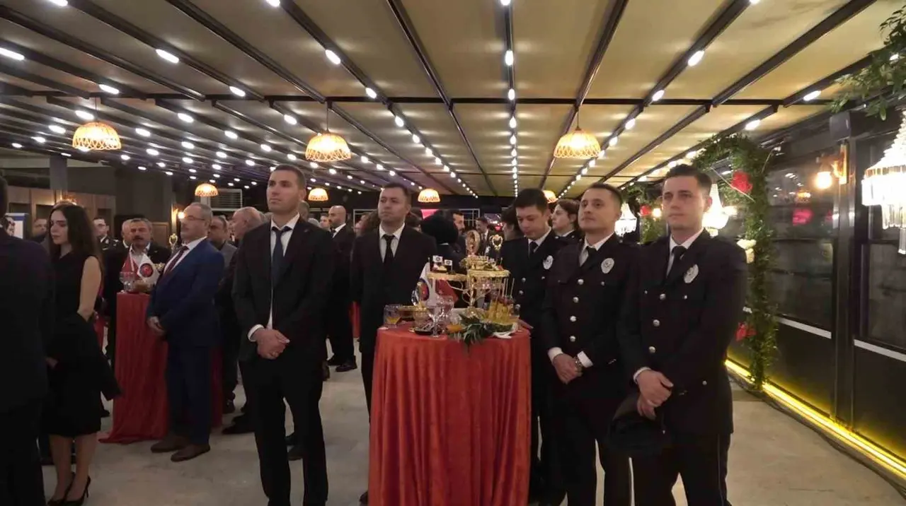 Kilis Polis Evi’ndeki Cumhuriyet Bayramı resepsiyonunda kent protokolü ve katılımcılar