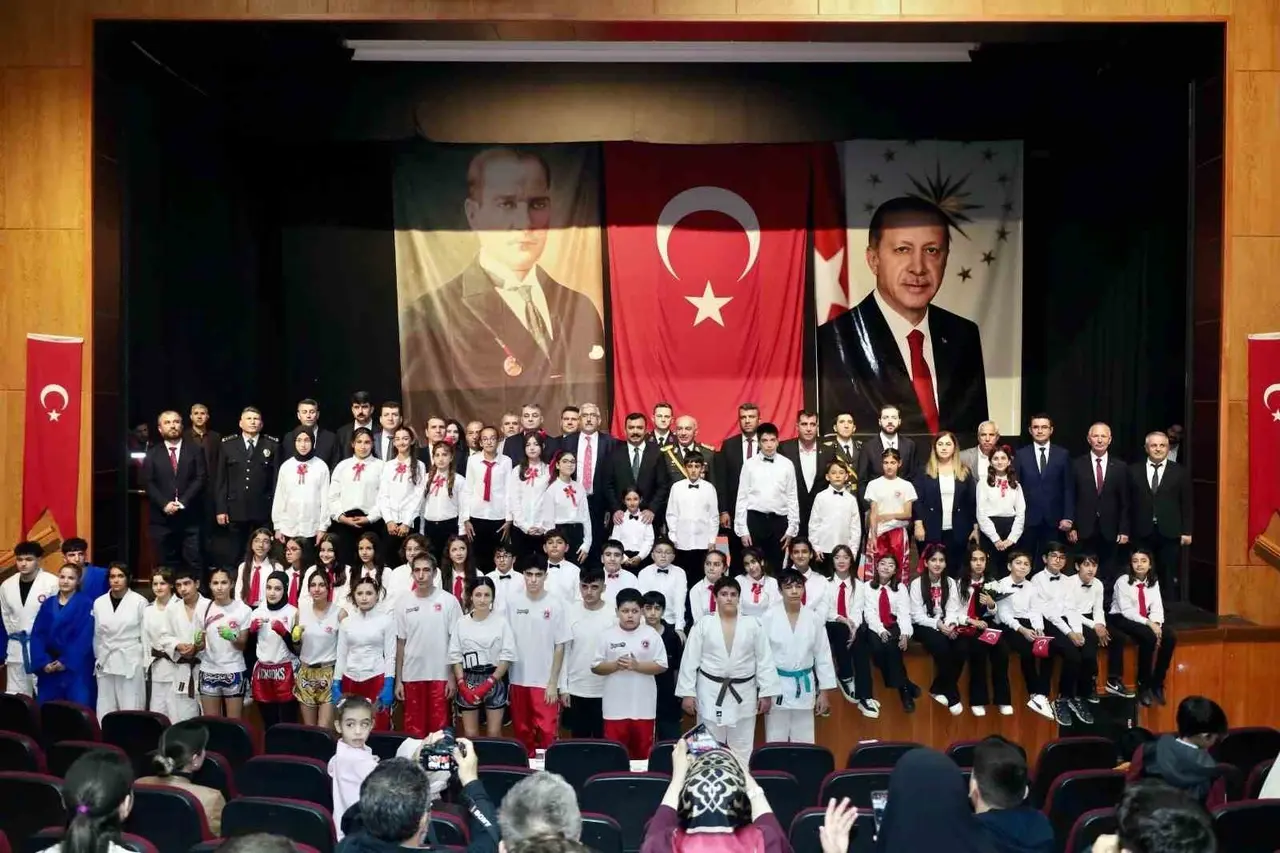 Kahta’da Cumhuriyet Bayramı’nın 103. yılı törenlerle anıldı