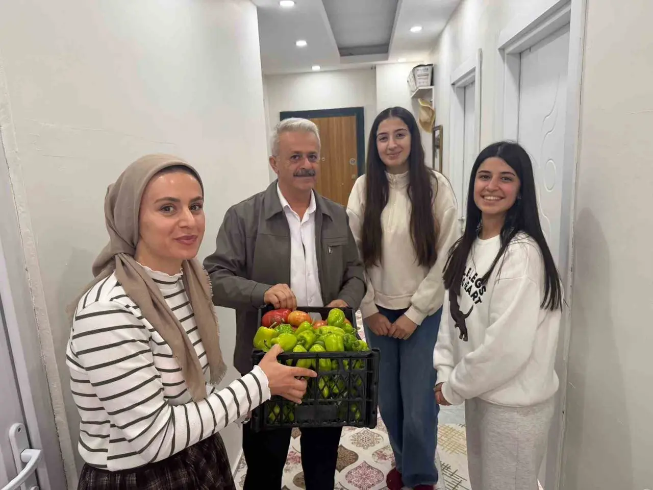 Sason’daki kütüphane bahçesinin ürünleri şehit ve ihtiyaç sahibi ailelerle paylaşıldı