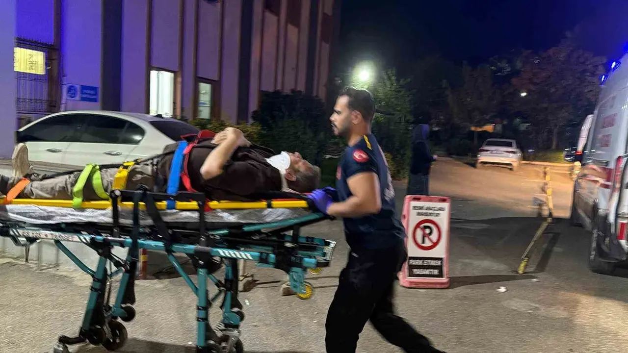 Kahta’daki kavşak kazasında 8 kişi hastaneye kaldırıldı