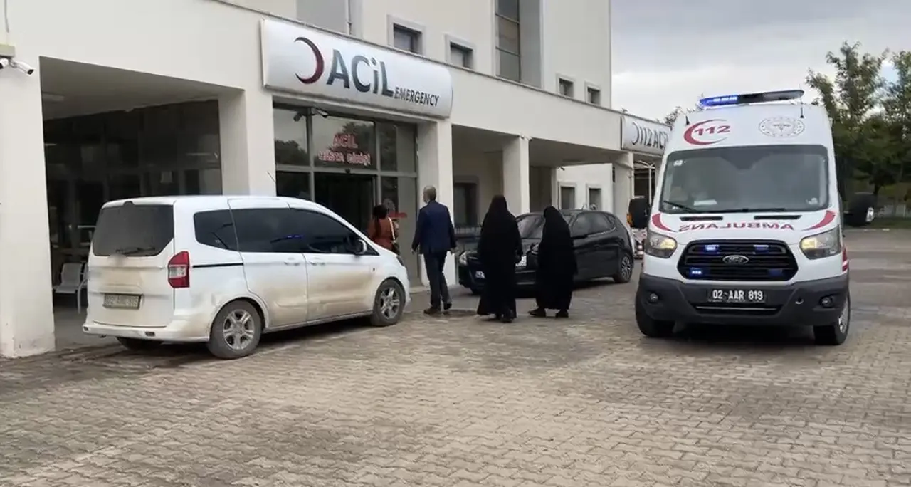 Su dolu asansör çukurunun bulunduğu inşaat alanı