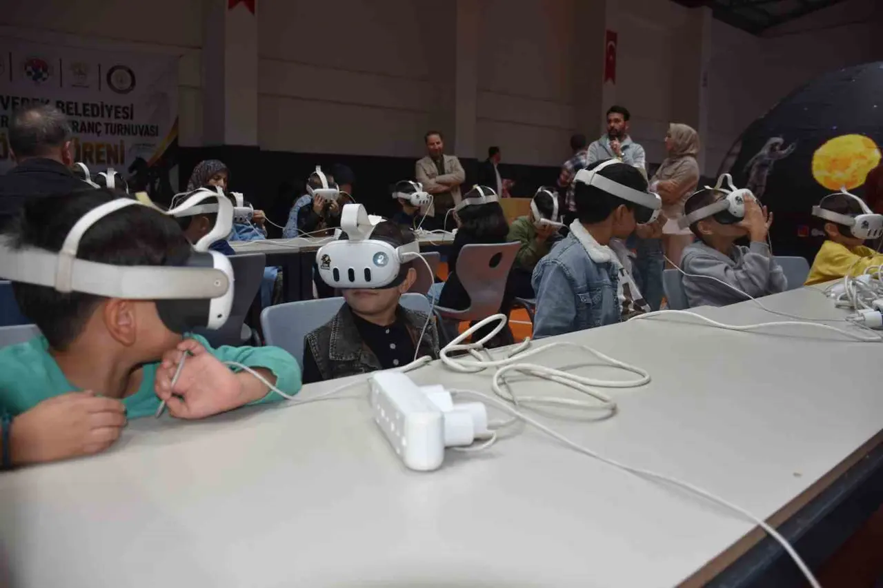 Siverekli çocuklar uzay keşfi ve sanal deneyimlerle tanıştı