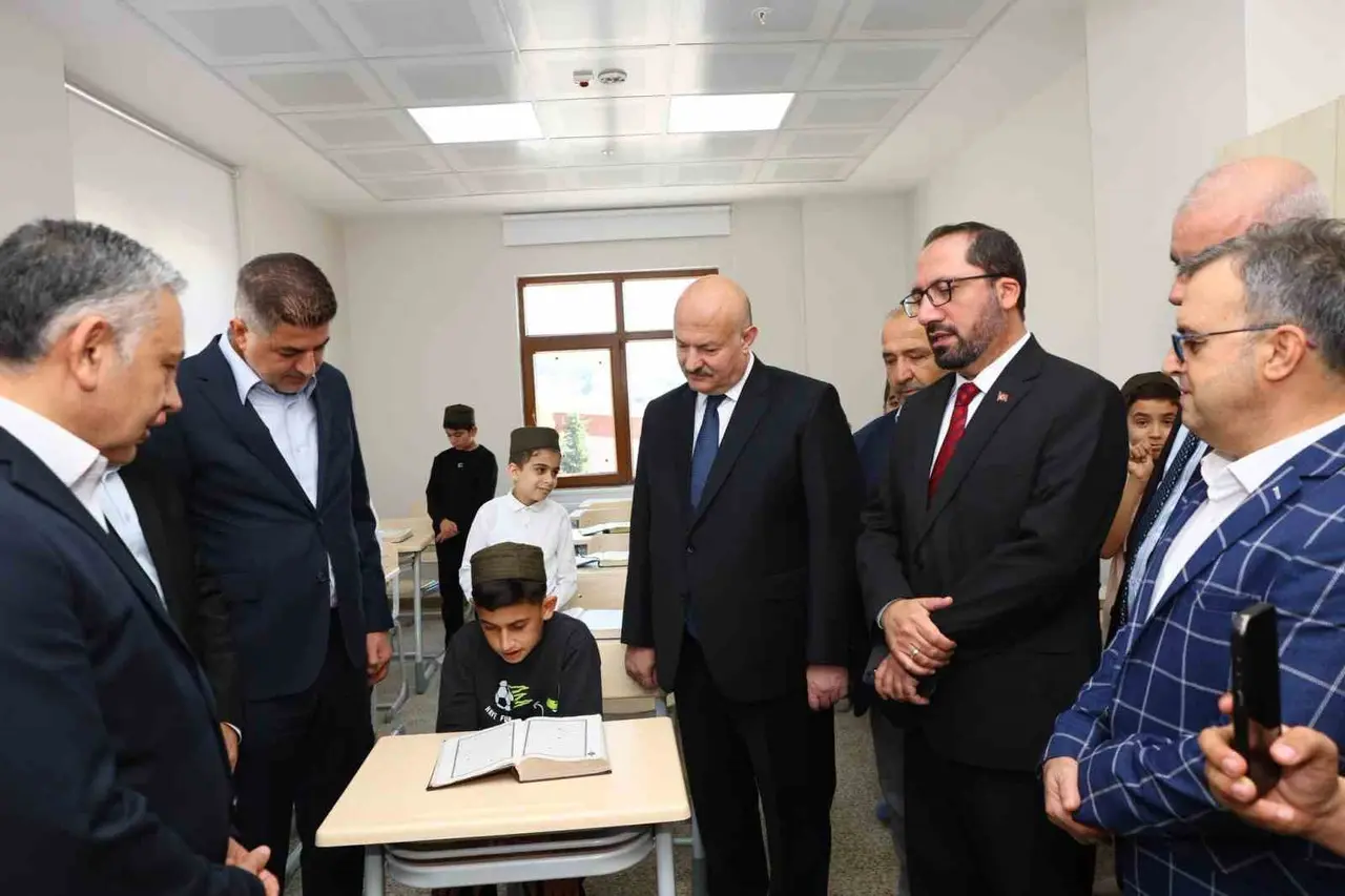 Adıyaman’daki Hz. Eyyub El Ensari Camii ve Hz. Safvan Bin Muattal Erkek Hafızlık Kur’an Kursu açılış töreni