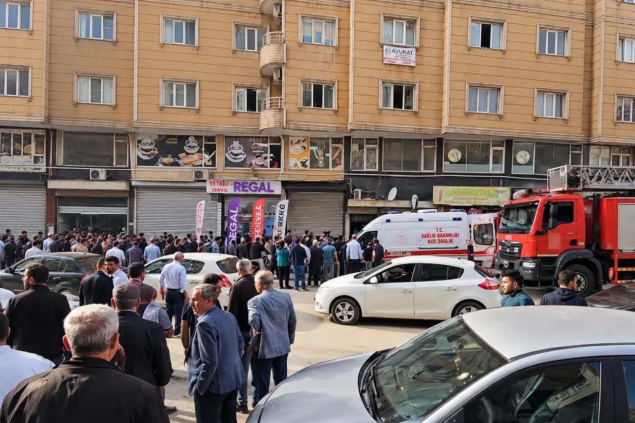 Kızıltepe’de bakım sırasında asansör kabini düştü, iki işçi yaralandı