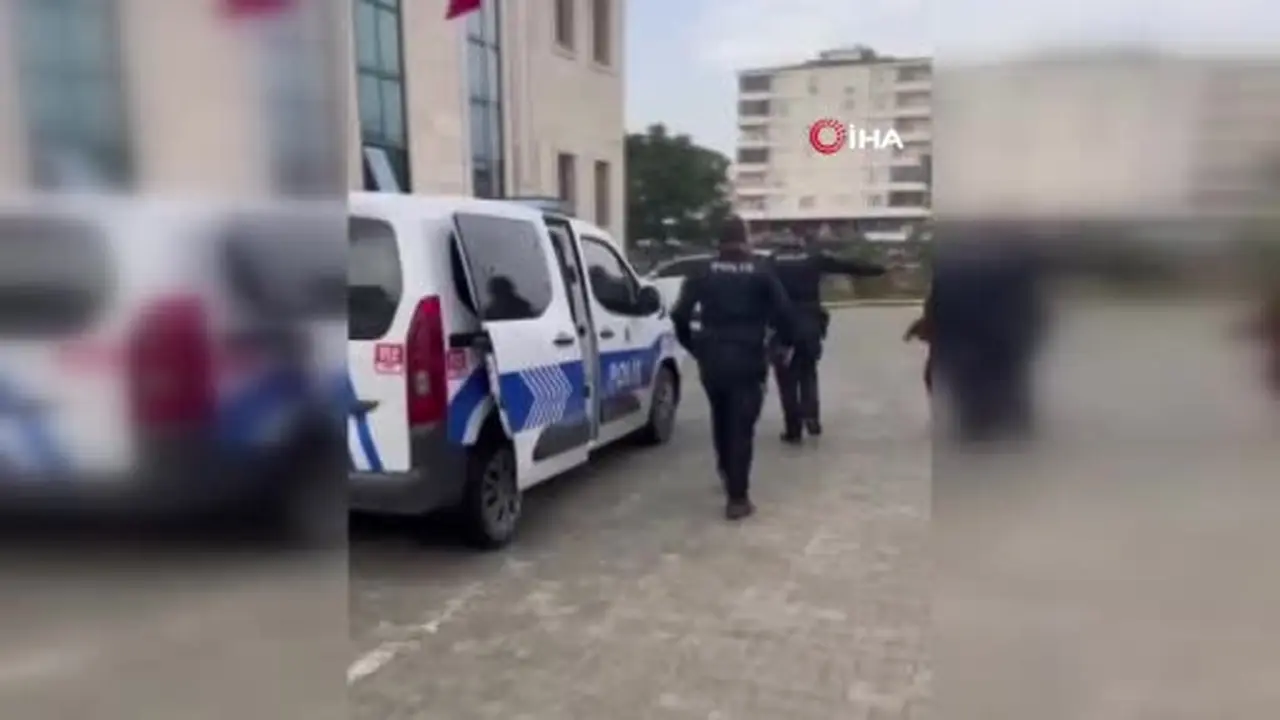 Kilis’te operasyonla yakalanan firari hükümlünün ekiplerce gözaltına alınmasını gösteren haber fotoğrafı