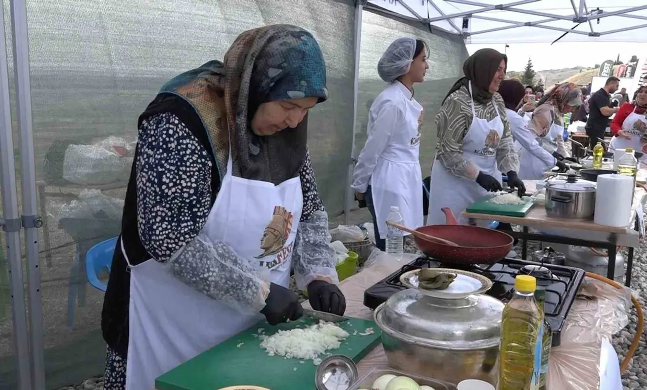 Kahta Tarih, Kültür ve Lezzet Festivali’nde yöresel yemek yarışması ve kültürel etkinliklerden görüntüler