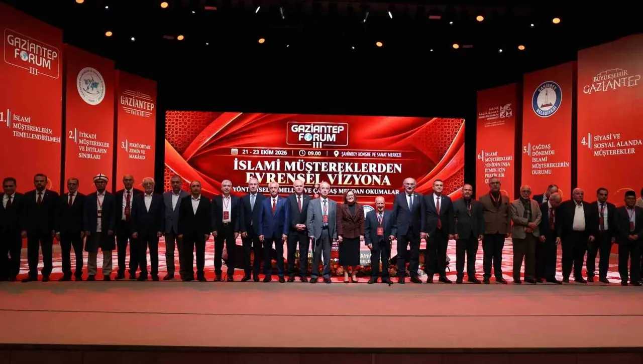 Gaziantep Forum 3 toplantısında akademisyenler ve katılımcılar