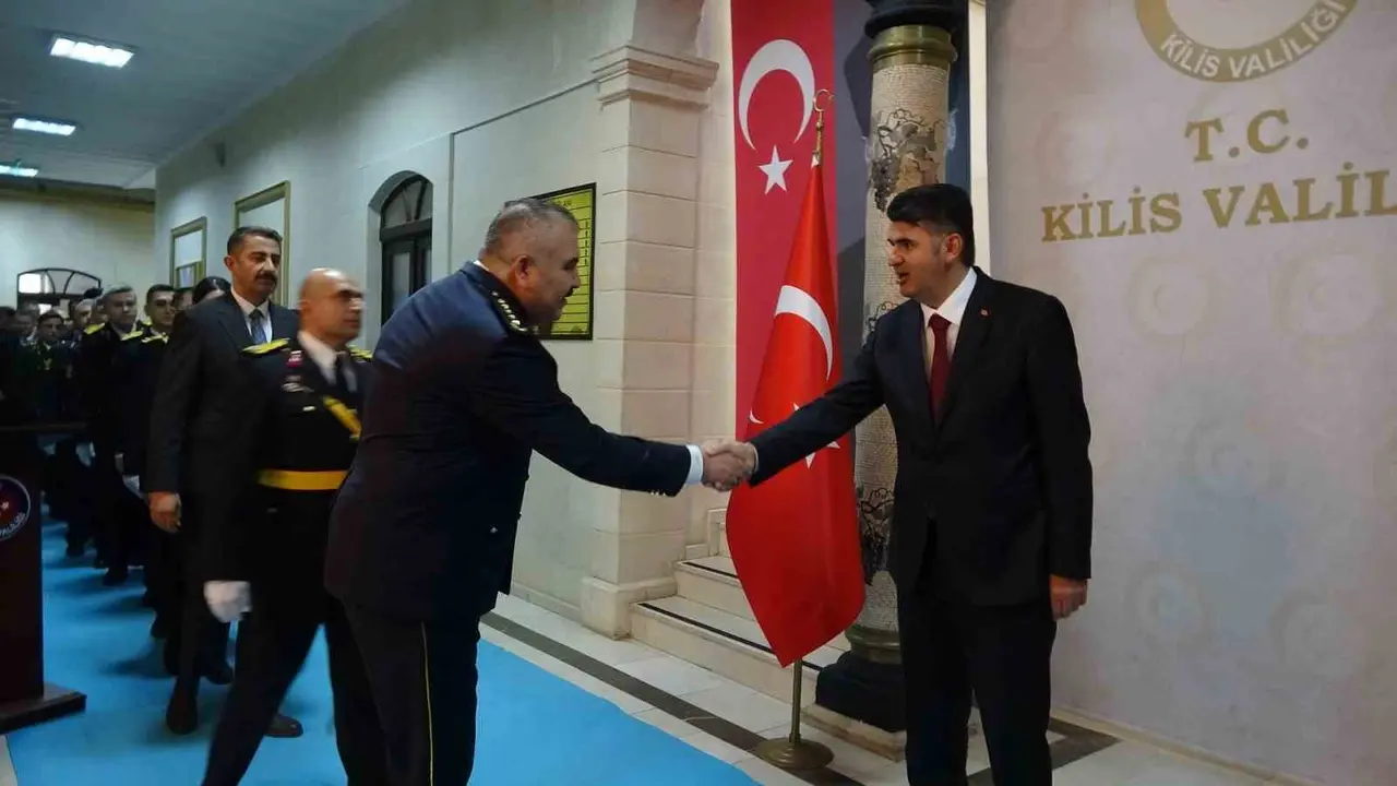 Kilis’te 29 Ekim töreninde Vali Ömer Kalaylı’ya bayram ziyareti