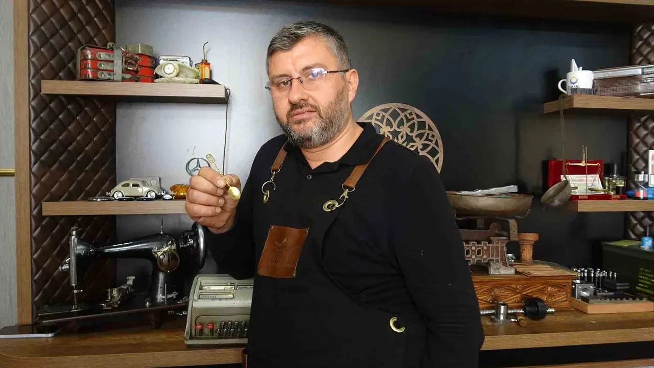 Kilis’te üretilen altın mama kaşığı