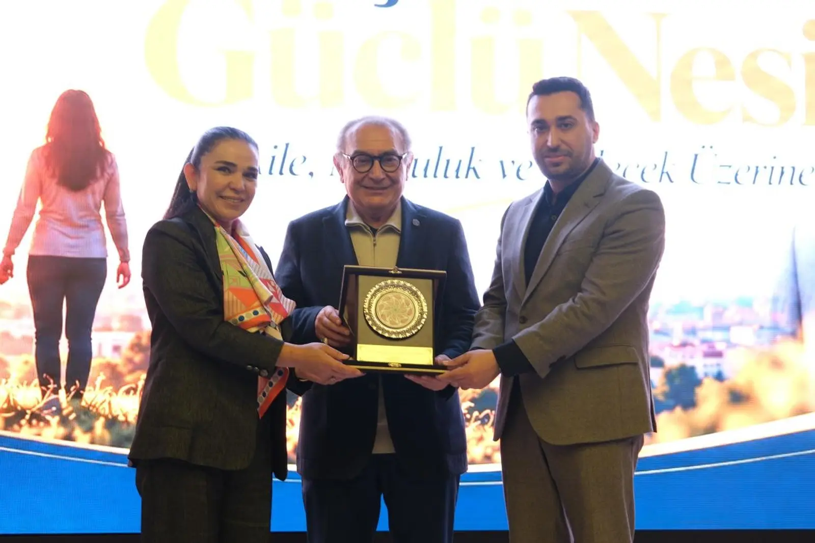 MÜSİAD Gaziantep Şubesi’nde Prof. Dr. Nevzat Tarhan’ın katıldığı aile ve gelecek temalı programdan etkinlik görüntüsü