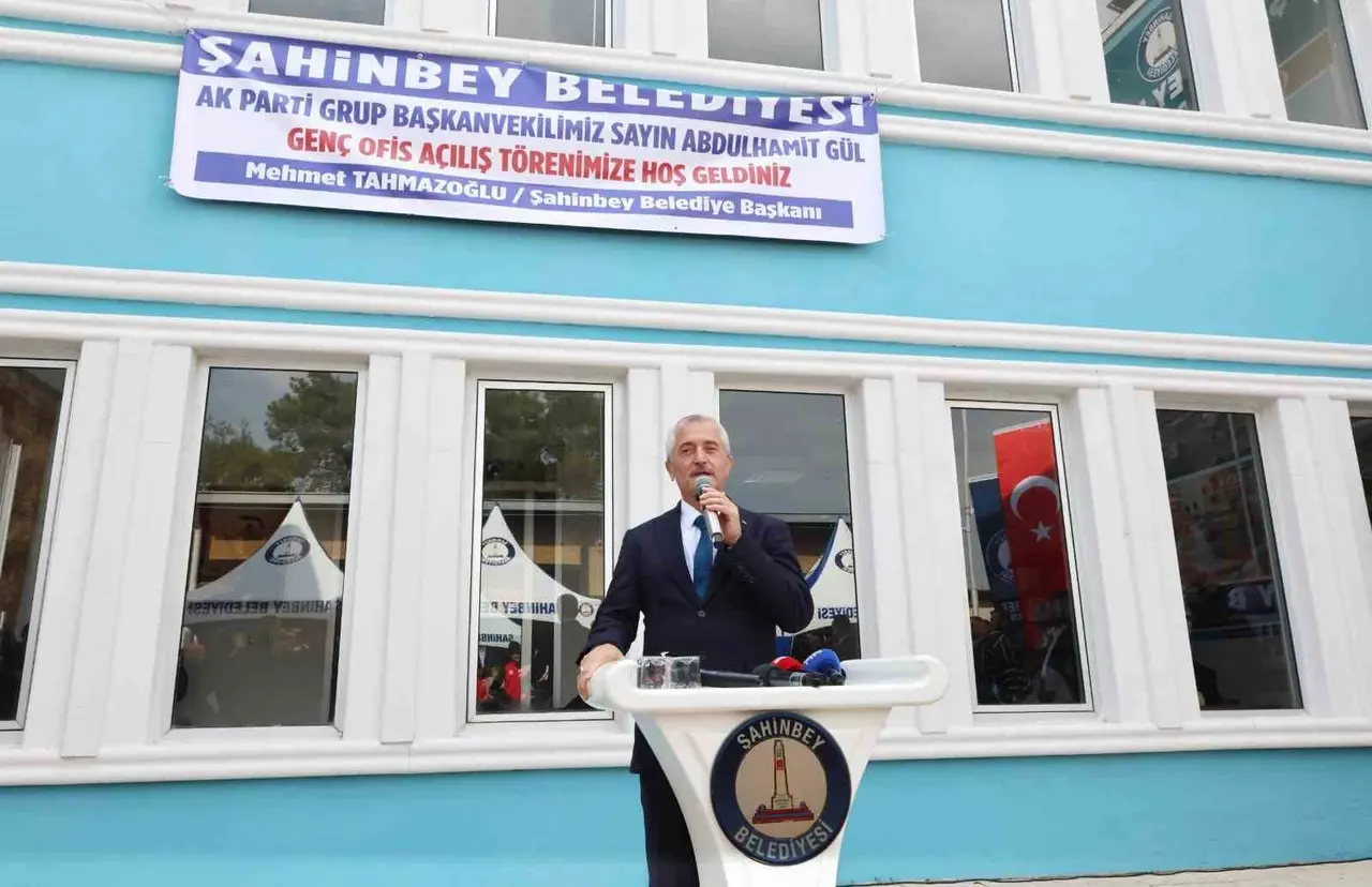 Gaziantep Üniversitesinde öğrenciler için Şahinbey Genç Ofisi hizmete girdi