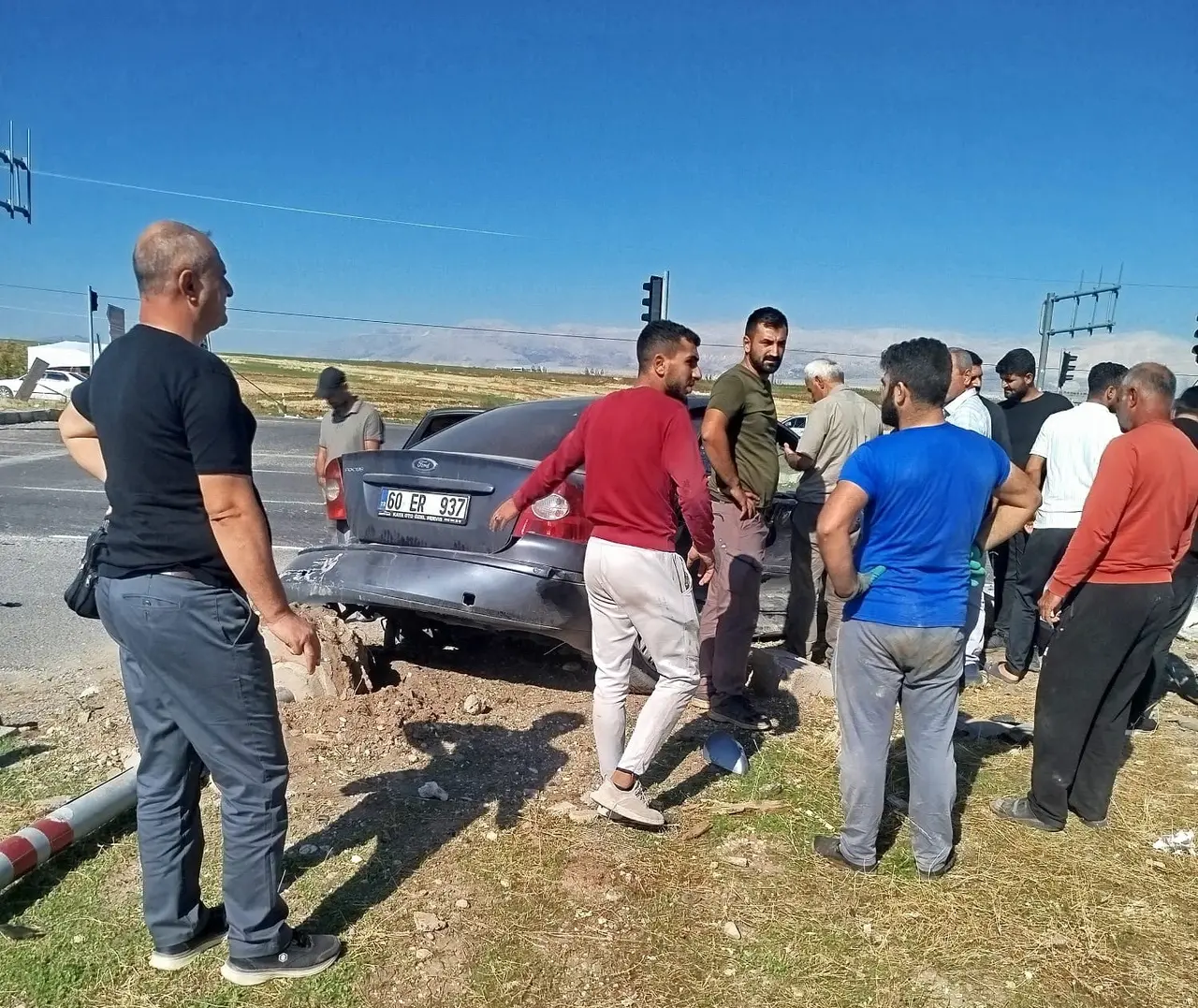 Adıyaman’da kavşakta iki araç çarpıştı: 3 kişi hastaneye kaldırıldı