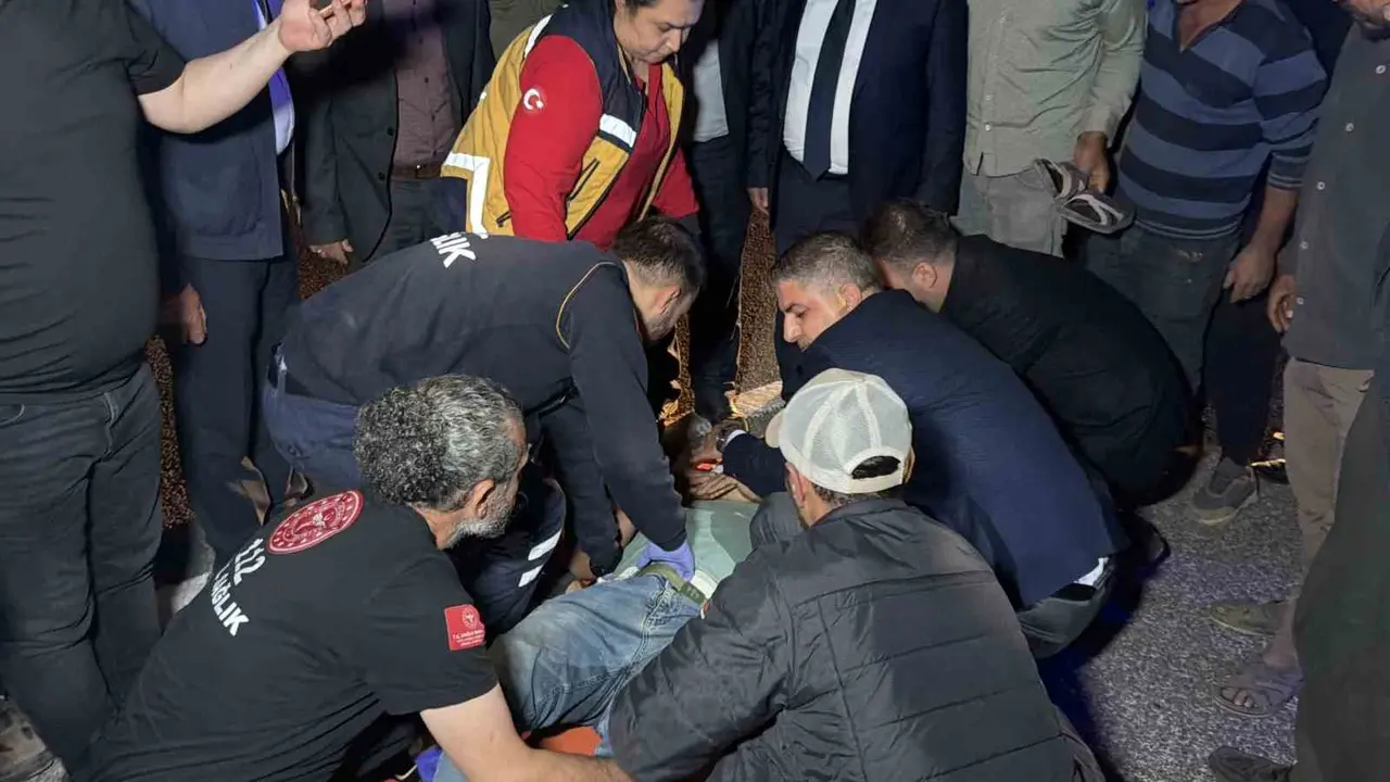 Adıyaman'da kazada yaralanan yayaya vali ve milletvekili müdahale etti