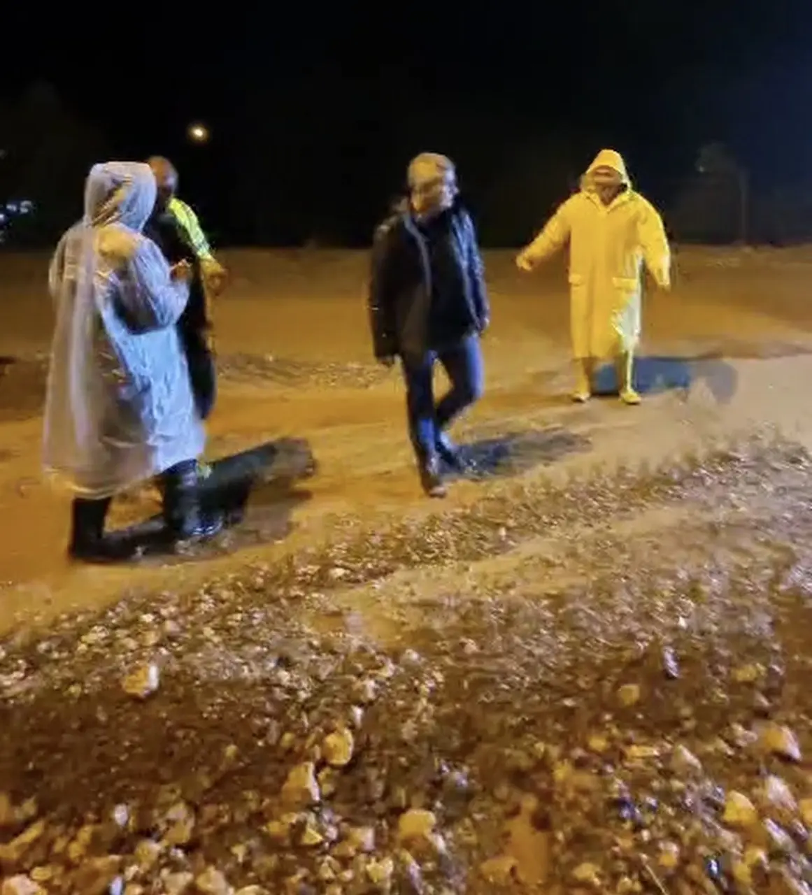 Adıyaman Tut’ta sağanak sonrası cadde ve sokaklar su altında kaldı