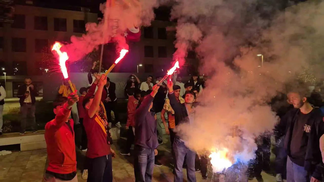 Adıyaman sokaklarında Galatasaray’ın derbi zaferi kutlandı