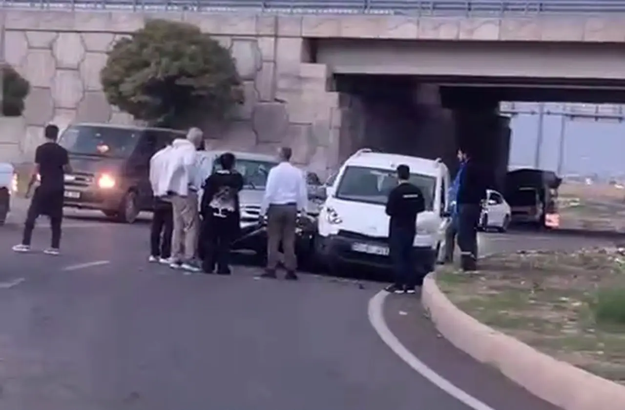 Batman’da üç aracın karıştığı kazada araçlar hasar gördü