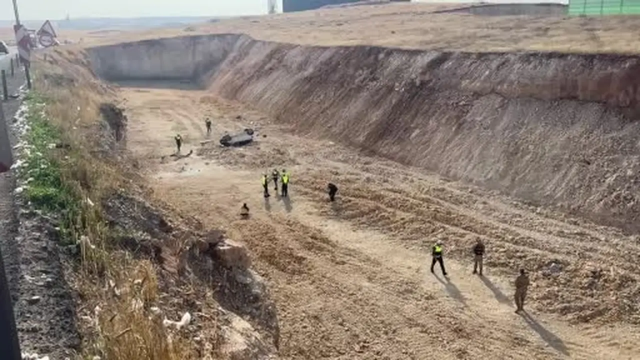 Şanlıurfa’da kontrolden çıkan otomobil yol çalışmasına düştü: Sürücü yaşamını yitirdi