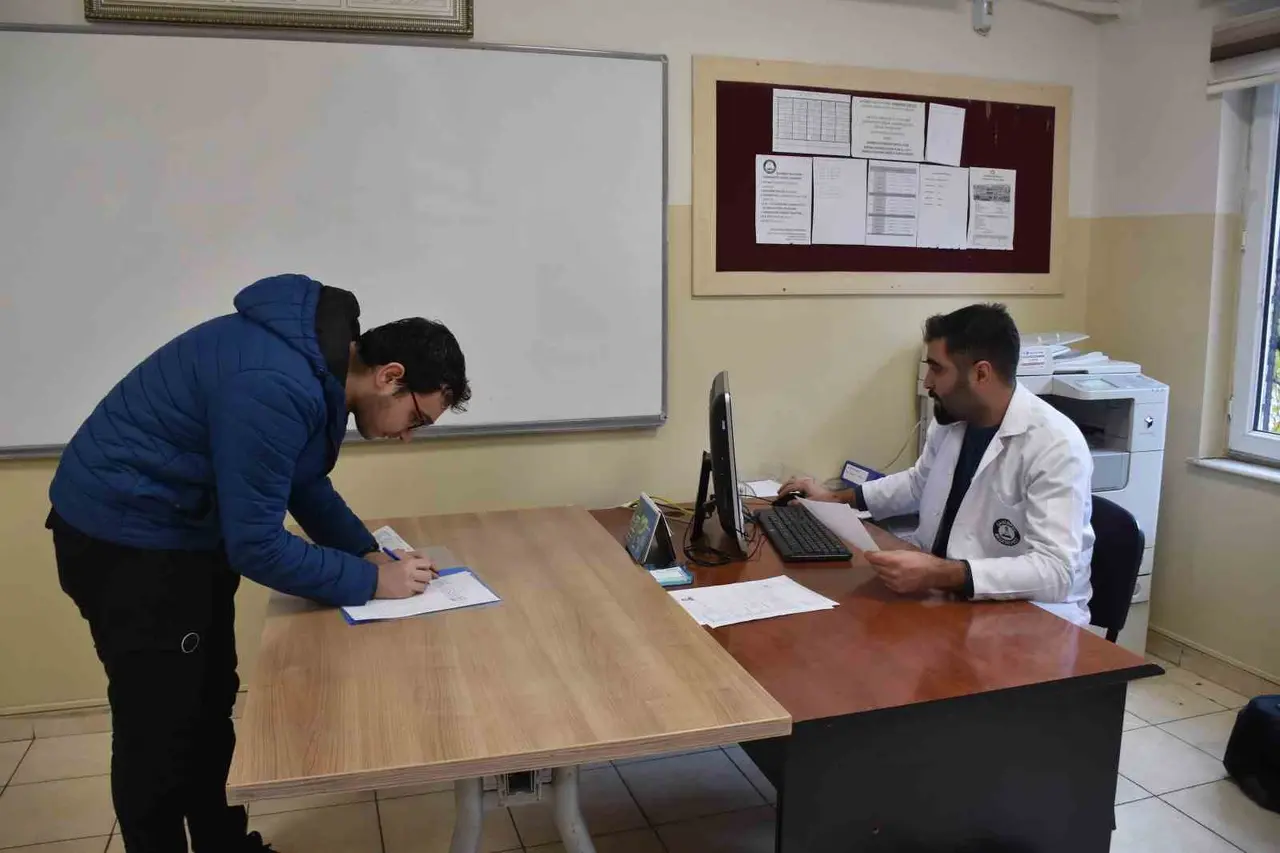 Şahinbey’de asker adaylarına destek: 101 bin çanta dağıtıldı
