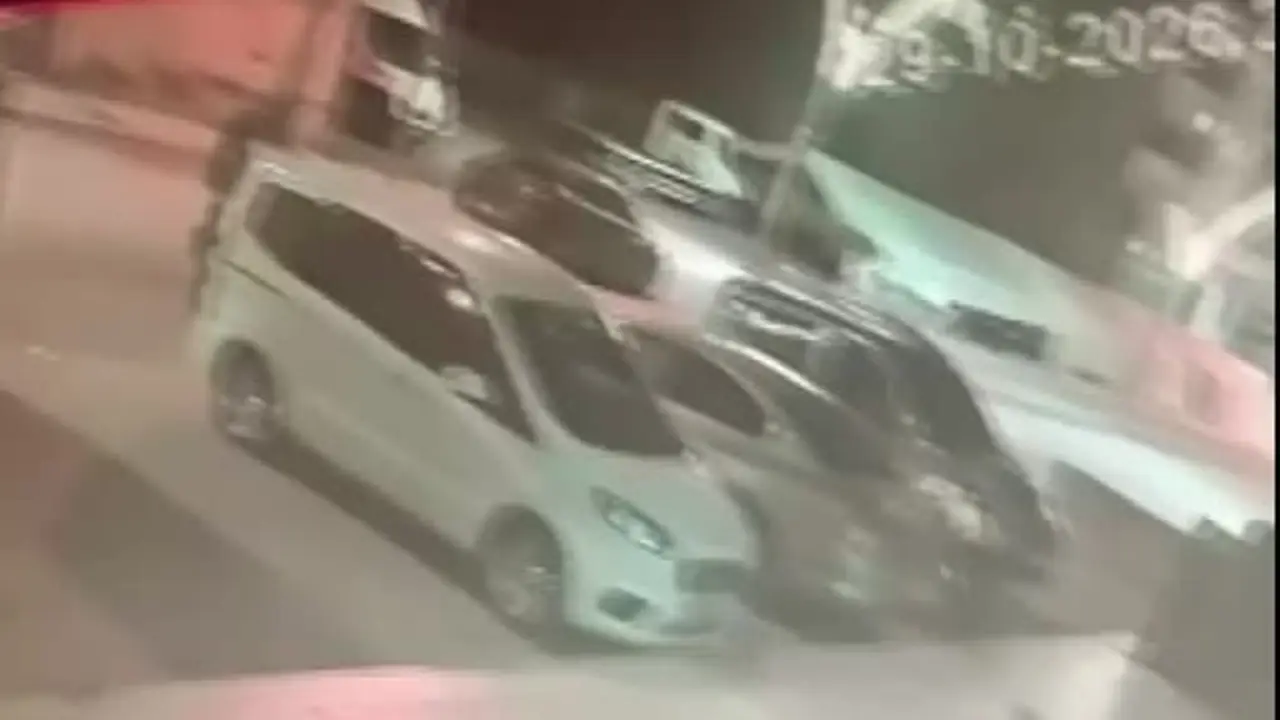 Güvenlik kamerasına yansıyan kapkaç anı ve olayın meydana geldiği İpekyolu Bulvarı