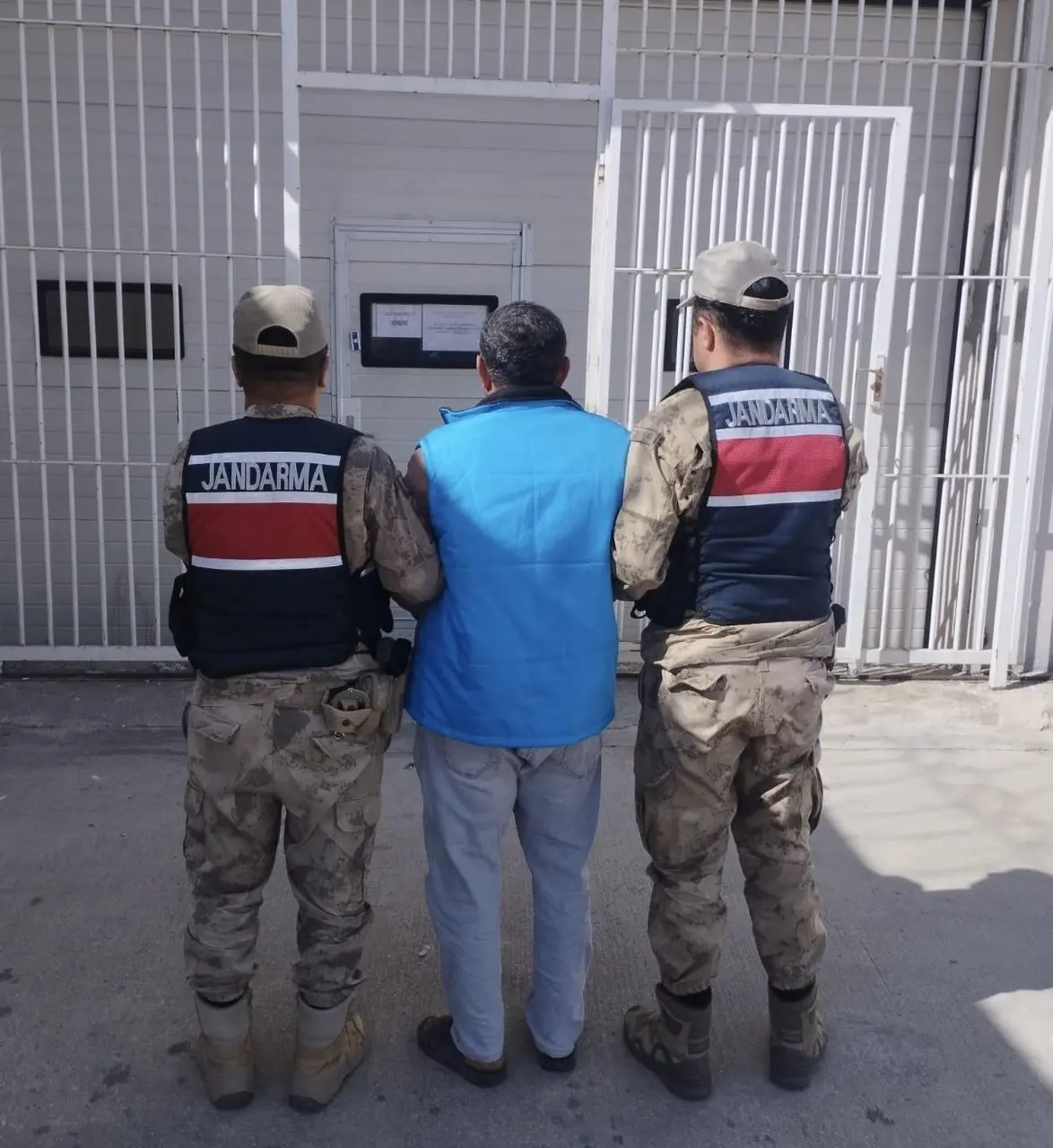 Şanlıurfa’da uyuşturucu suçundan aranan hükümlü Karaköprü’de ele geçirildi