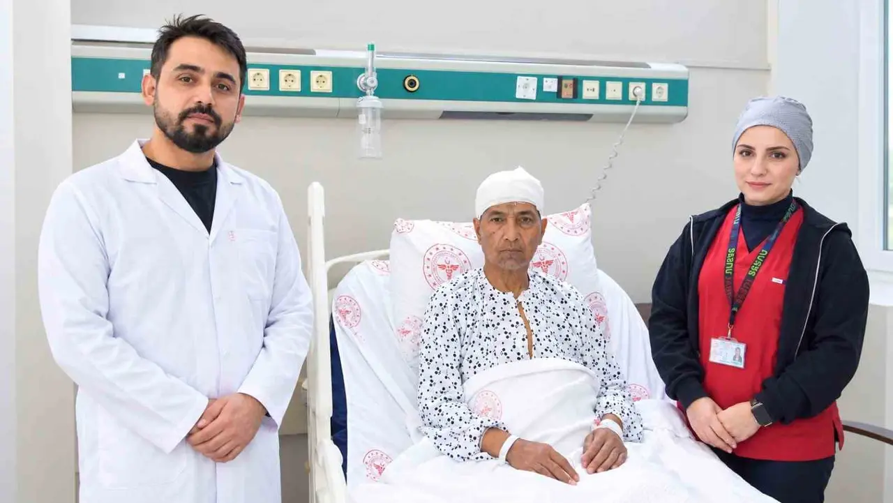 Şanlıurfa’da 60 yaşındaki kadının beynindeki 10 santimetrelik kitle ameliyatla çıkarıldı