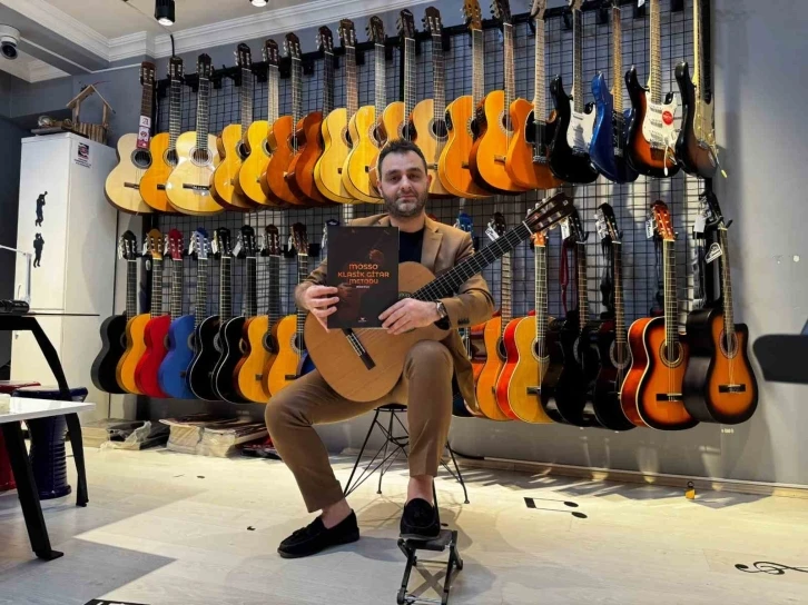 Ahmet Kılıç "Klasik Gitar Metodu"nu yayınladı

