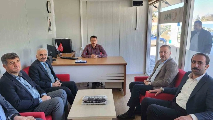 AK Parti Adıyaman Belediye Başkan Adayı Ziya Polat Seçim Çalışmalarında Yoğun İlgiyle Karşılaşıyor