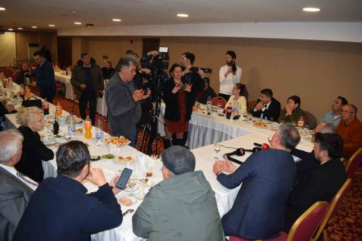 AK Parti Belediye Başkan Adayı İbrahim Sezer Gazetecilerle İftarda Buluştu