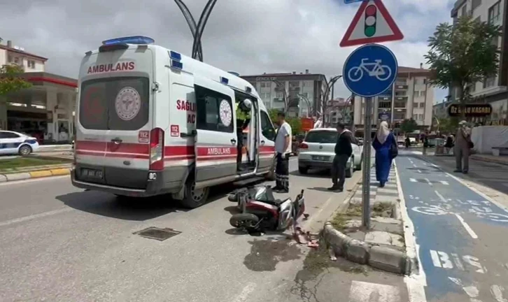 Aksaray’da motosikletten düşen genç yaralandı
