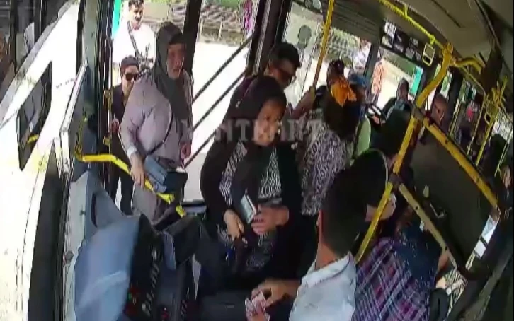 Alanya’da halk otobüsü şoförü ile yolcu arasındaki ‘ücret’ tartışması kamerada

