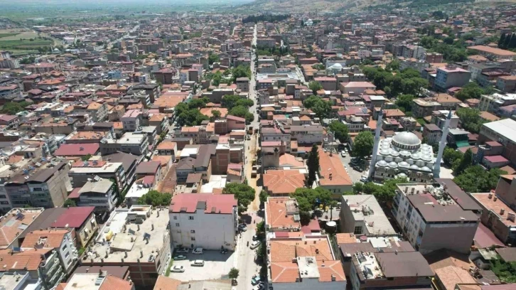 Alaşehir’in prestij caddesinde sıra üst yapıda
