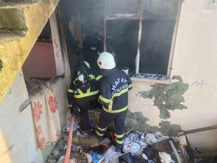 Antakya'da Çıkan Yangın İtfaiye Ekiplerince Söndürüldü