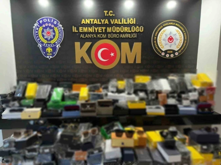 Antalya’da 4 ilçede kaçakçılık operasyonu
