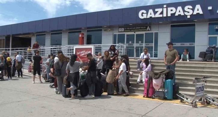Antalya’da Gazipaşa Havalimanındaki uçak arızası diğer uçakların yolcularını vurdu
