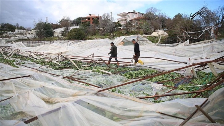 Antalya'da Hortum ve Sağanak Yağış Zararları