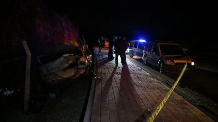 Antalya'da feci kaza: 2 ölü, 2 ağır yaralı!