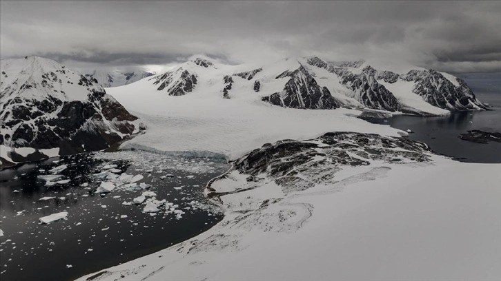 Antarktika Buzullarının Erimesi Hızlanıyor