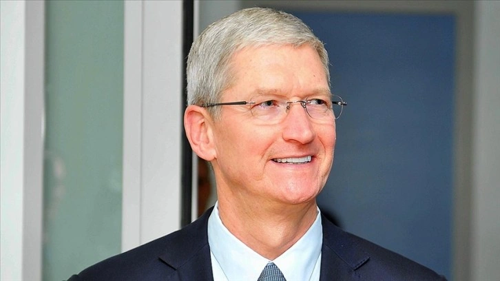 Apple CEO'su Tim Cook, Çin'deki Yeni Mağaza Açılışında Buluştu