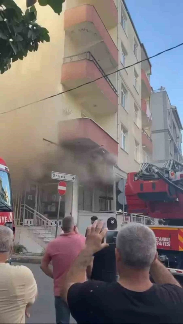 Ataşehir’de iş yerinde korkutan yangın

