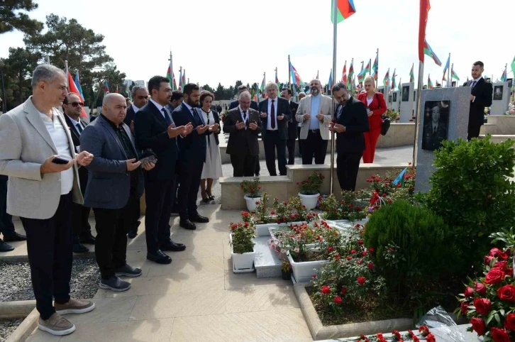 ATO Başkan Vekili Yılmaz, Haydar Aliyev’in mezarını ziyaret etti
