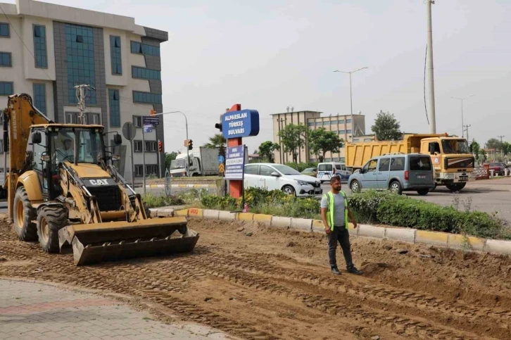Aydın Büyükşehir Belediyesi Nazilli Alparslan Türkeş Bulvarı’nda kazı çalışmalarına başladı
