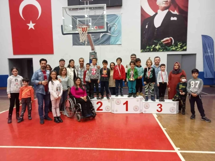 Aydın’da minik satranç şampiyonları ödüllendirildi
