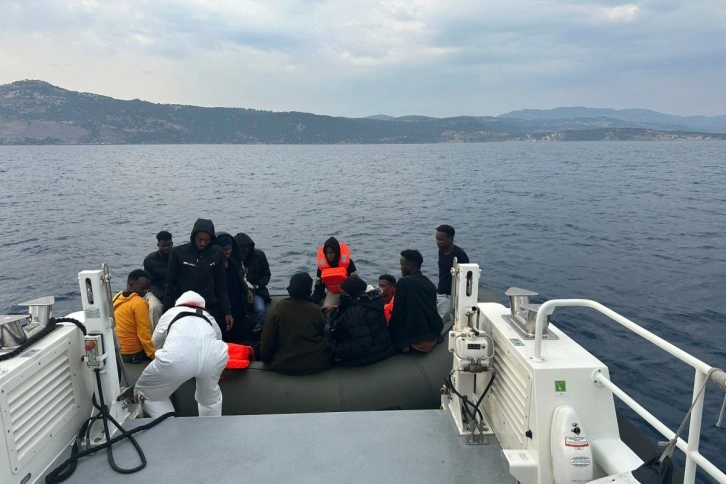 Ayvacık açıklarında Yunan unsurlarınca ölüme terk edilen 35 kaçak göçmen kurtarıldı