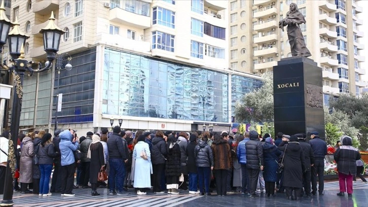 Azerbaycanlılar Hocalı Katliamını Anma Töreninde Buluştu