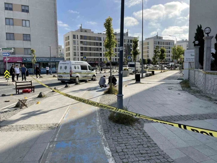 Başakşehir’de silahlı saldırı: 1’i ağır 2 yaralı
