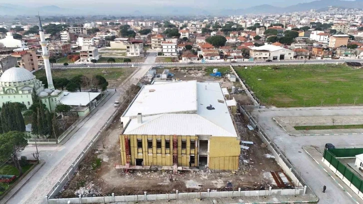 Bergama’nın yeni Gençlik Merkezi yapımında sona gelindi
